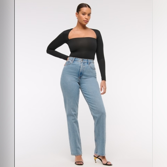 Abercrombie Curve Love Ultra High Rise 90s Straight Jean 14/32 - Picture 1 of 10